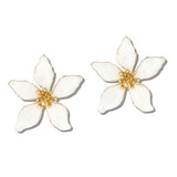 SCALLOPED FLOWER STUD EARRINGS